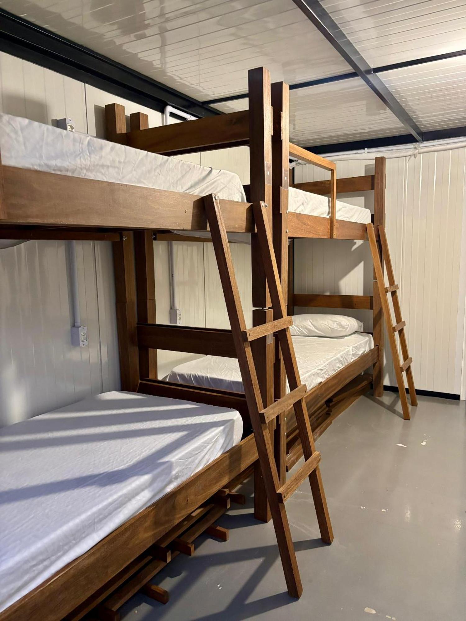 Sea Wolf Hostel - Lagoa Da Conceicao Florianópolis Exteriör bild